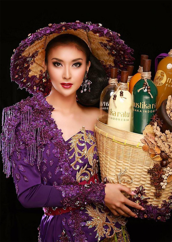 Vẻ đẹp Á Đông của tân Hoa hậu Quốc tế 2017