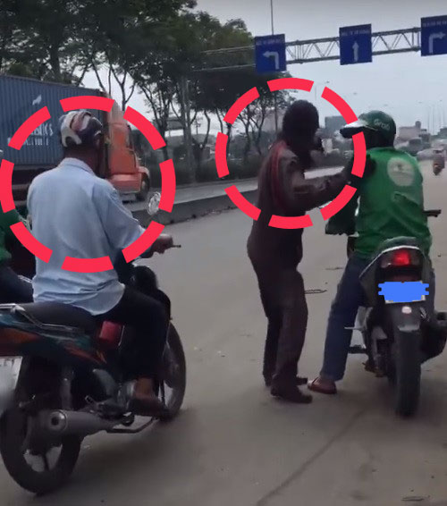 Khách bị xe ôm truyền thống đuổi theo bắt đi bộ vì dám đặt Grab trong địa bàn làm ăn