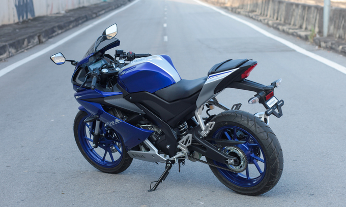 Yamaha R15 - sportbike cho người Việt mới chơi môtô