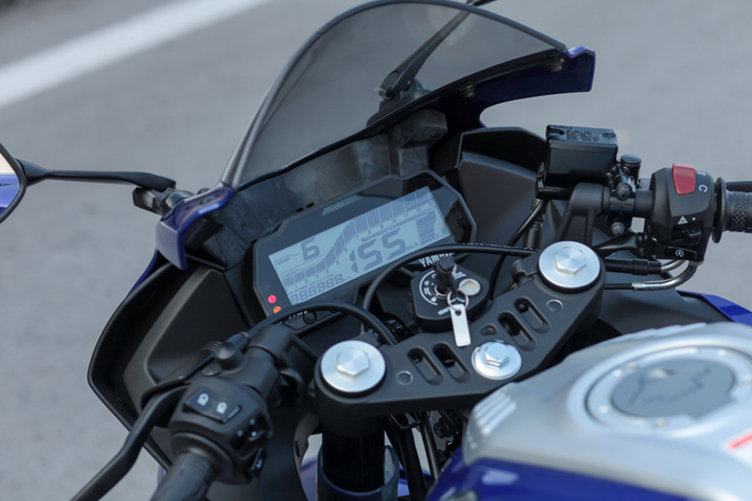 Yamaha R15 - sportbike cho người Việt mới chơi môtô
