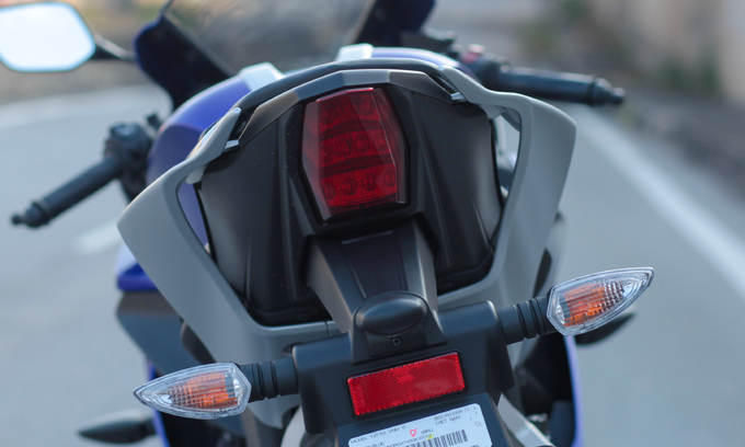 Yamaha R15 - sportbike cho người Việt mới chơi môtô