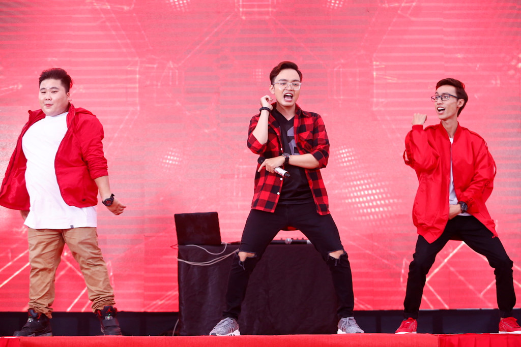 Angela Phương Trinh bất ngờ hôn say đắm Hữu Vi sau khi thổ lộ tình cảm