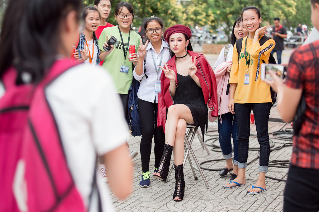 Angela Phương Trinh bất ngờ hôn say đắm Hữu Vi sau khi thổ lộ tình cảm