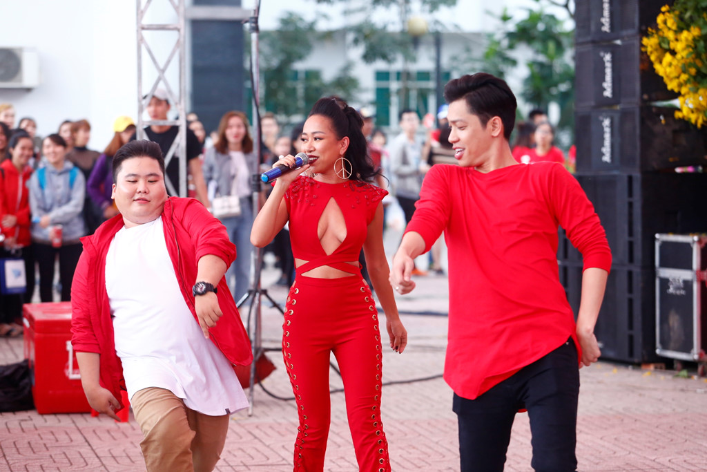 Angela Phương Trinh bất ngờ hôn say đắm Hữu Vi sau khi thổ lộ tình cảm