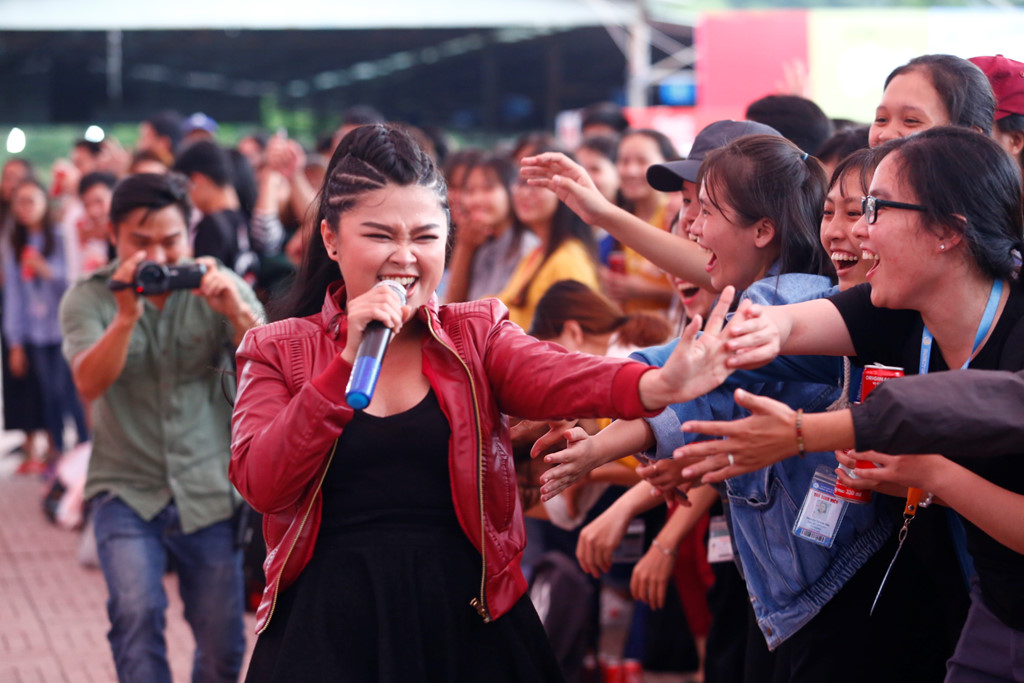 Angela Phương Trinh bất ngờ hôn say đắm Hữu Vi sau khi thổ lộ tình cảm