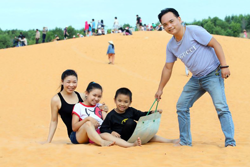 Anh chồng mê vợ bị hiểu nhầm là diễn kịch suốt 10 năm