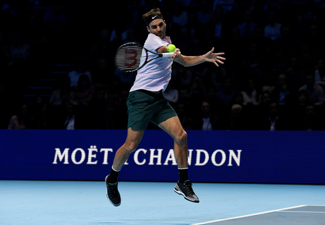 Đánh bại Zverev, Federer lần thứ 14 vào bán kết ATP Finals