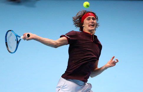 Đánh bại Zverev, Federer lần thứ 14 vào bán kết ATP Finals