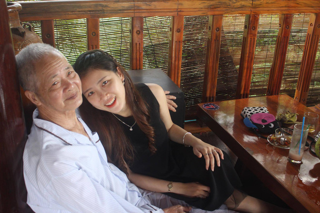 Câu chuyện mộc mạc đầy xúc động về món tiền nhỏ ông ngoại giấu kỹ dành cho cháu gái đi học xa