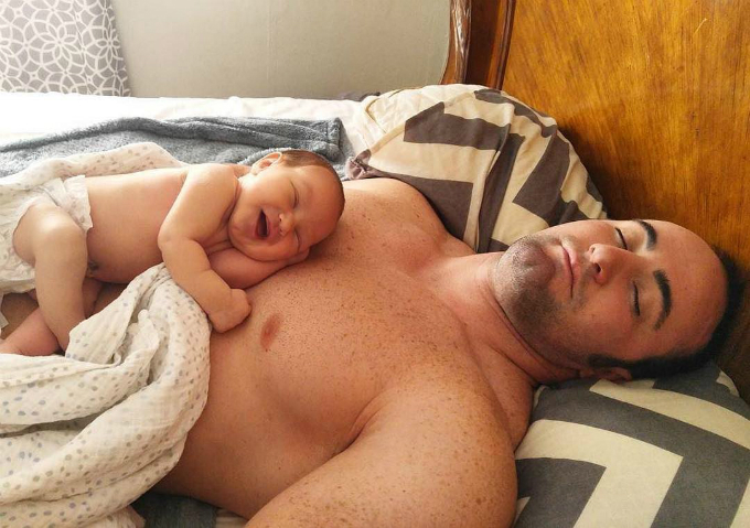 Những bức ảnh chứng minh khi ở bên con, cha bỗng... dịu dàng