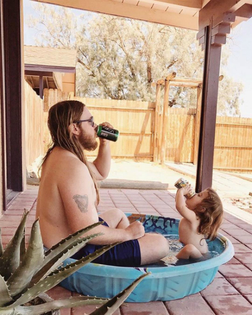 Những bức ảnh chứng minh khi ở bên con, cha bỗng... dịu dàng