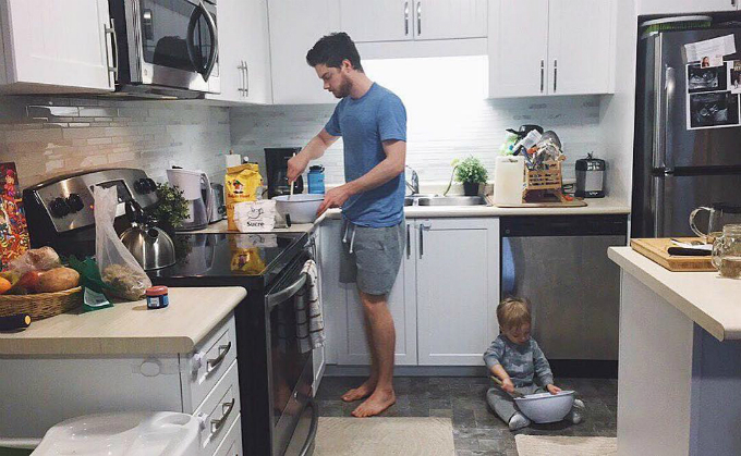 Những bức ảnh chứng minh khi ở bên con, cha bỗng... dịu dàng