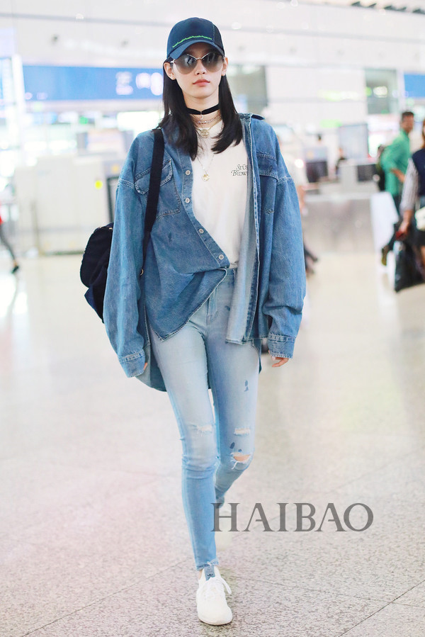 Sao Hoa ngữ chuộng áo khoác denim phá cách xuống phố