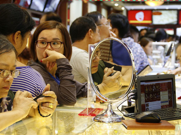 Vàng tăng giá trước sức ép mới