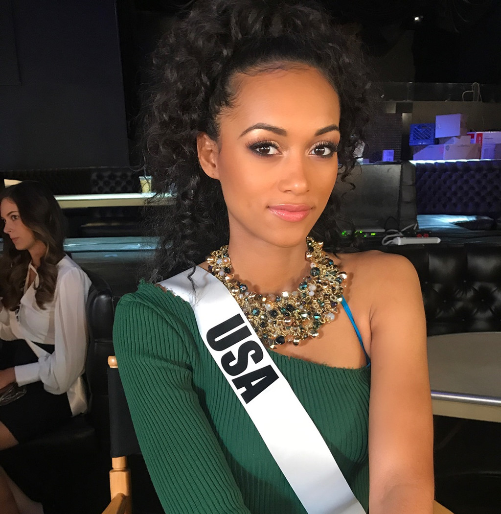 Hậu trường chụp ảnh áo tắm của thí sinh Hoa hậu Hoàn vũ