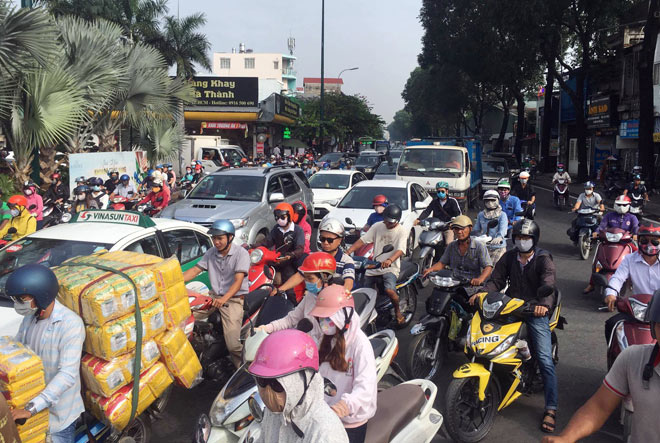 Người SG như hóa điên vì kẹt xe tại công trình cầu vượt trước giờ G