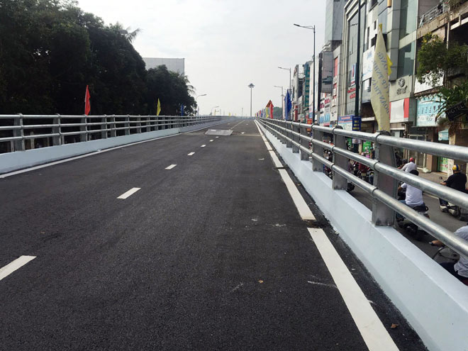 Người SG như hóa điên vì kẹt xe tại công trình cầu vượt trước giờ G