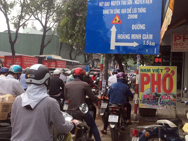 Người SG như hóa điên vì kẹt xe tại công trình cầu vượt trước giờ G