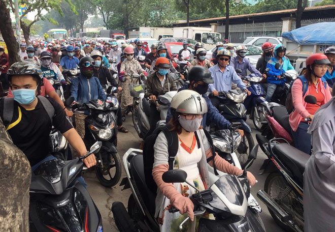 Người SG như hóa điên vì kẹt xe tại công trình cầu vượt trước giờ G