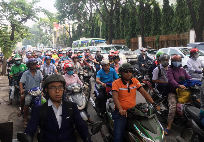 Người SG như hóa điên vì kẹt xe tại công trình cầu vượt trước giờ G