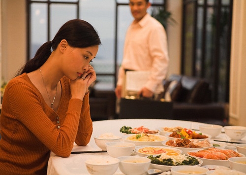 7 năm bên chồng rồi vẫn thầm khát khao được một lần lên giường cùng trai lạ