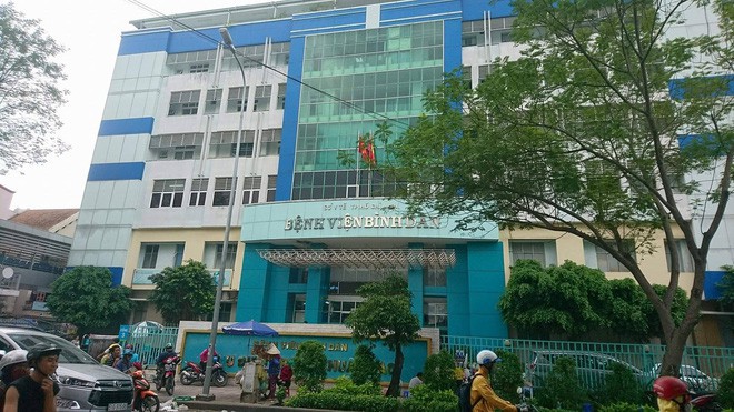 Người phụ nữ biến thái, ngang nhiên sờ vùng nhạy cảm của nhiều đàn ông ngay trong bệnh viện