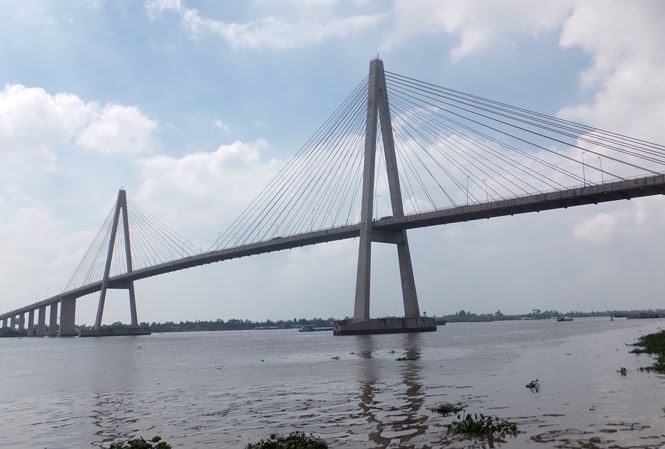 Rơi trúng đế bê tông chân cầu, nam thanh niên tử vong tại chỗ