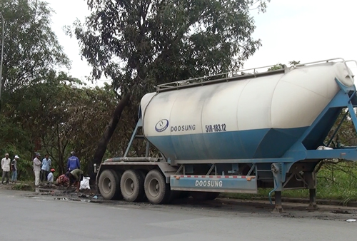 Tài xế tử vong trong cabin xe bồn cháy ngùn ngụt