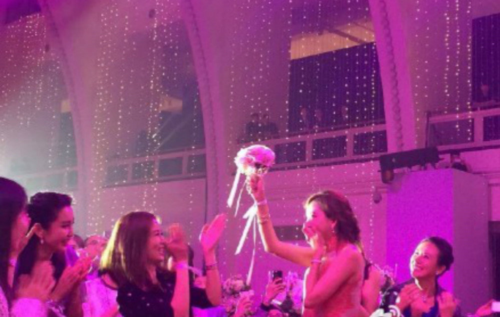 Uy lực đáng gờm từ hoa cưới của Angelababy - Huỳnh Hiểu Minh: Loạt mỹ nhân lần lượt thoát ế