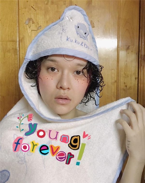 Trên sân khấu lộng lẫy là thế, nhưng về nhà các sao Việt lại hồn nhiên và đáng yêu thế này!