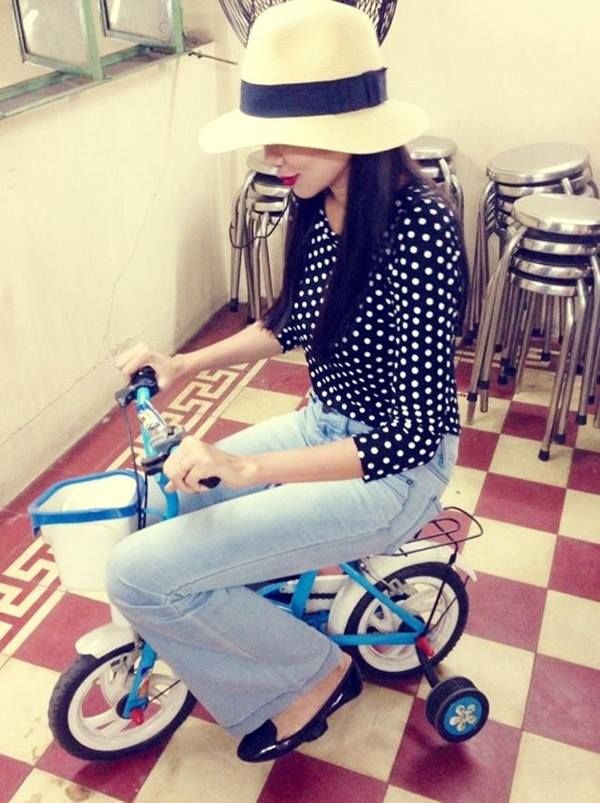 Trên sân khấu lộng lẫy là thế, nhưng về nhà các sao Việt lại hồn nhiên và đáng yêu thế này!