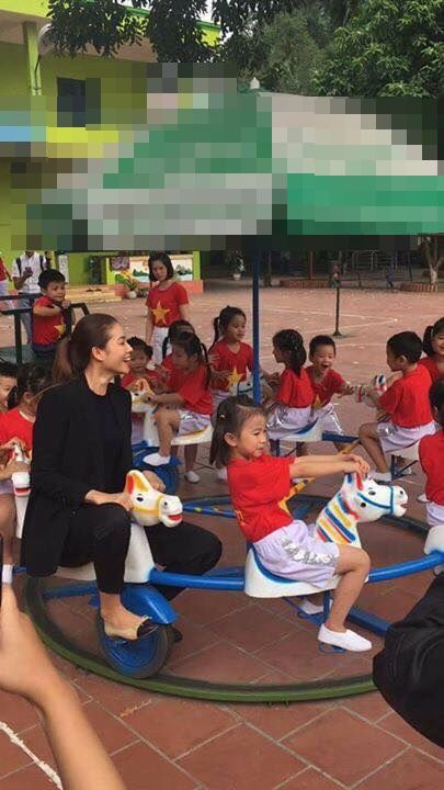 Trên sân khấu lộng lẫy là thế, nhưng về nhà các sao Việt lại hồn nhiên và đáng yêu thế này!