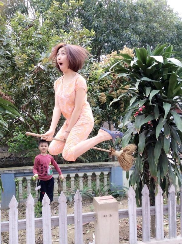 Trên sân khấu lộng lẫy là thế, nhưng về nhà các sao Việt lại hồn nhiên và đáng yêu thế này!