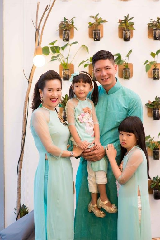 Những chuyện tình đũa lệch đầy xúc động của sao Việt: Showbiz đâu chỉ có thị phi!