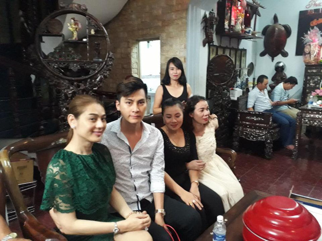 Lâm Khánh Chi và bạn trai rơi nước mắt vỡ òa hạnh phúc trong ngày dạm ngõ Lâm Khánh Chi và bạn trai rơi nước mắt vỡ òa hạnh phúc trong ngày dạm ngõ