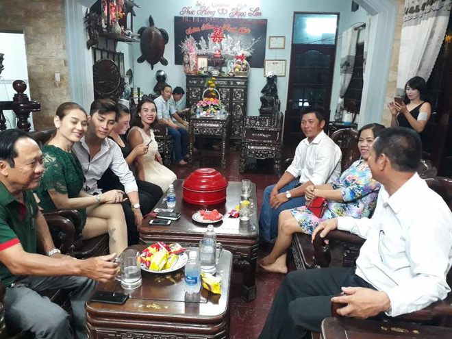 Lâm Khánh Chi và bạn trai rơi nước mắt vỡ òa hạnh phúc trong ngày dạm ngõ Lâm Khánh Chi và bạn trai rơi nước mắt vỡ òa hạnh phúc trong ngày dạm ngõ