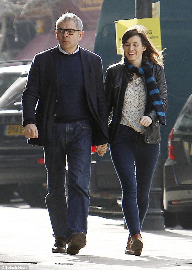 Vua hài Mr. Bean: Từ gã đàn ông bị miệt thị vì nói lắp đến siêu sao giàu có chuẩn bị đón con thứ 3 ở tuổi 62