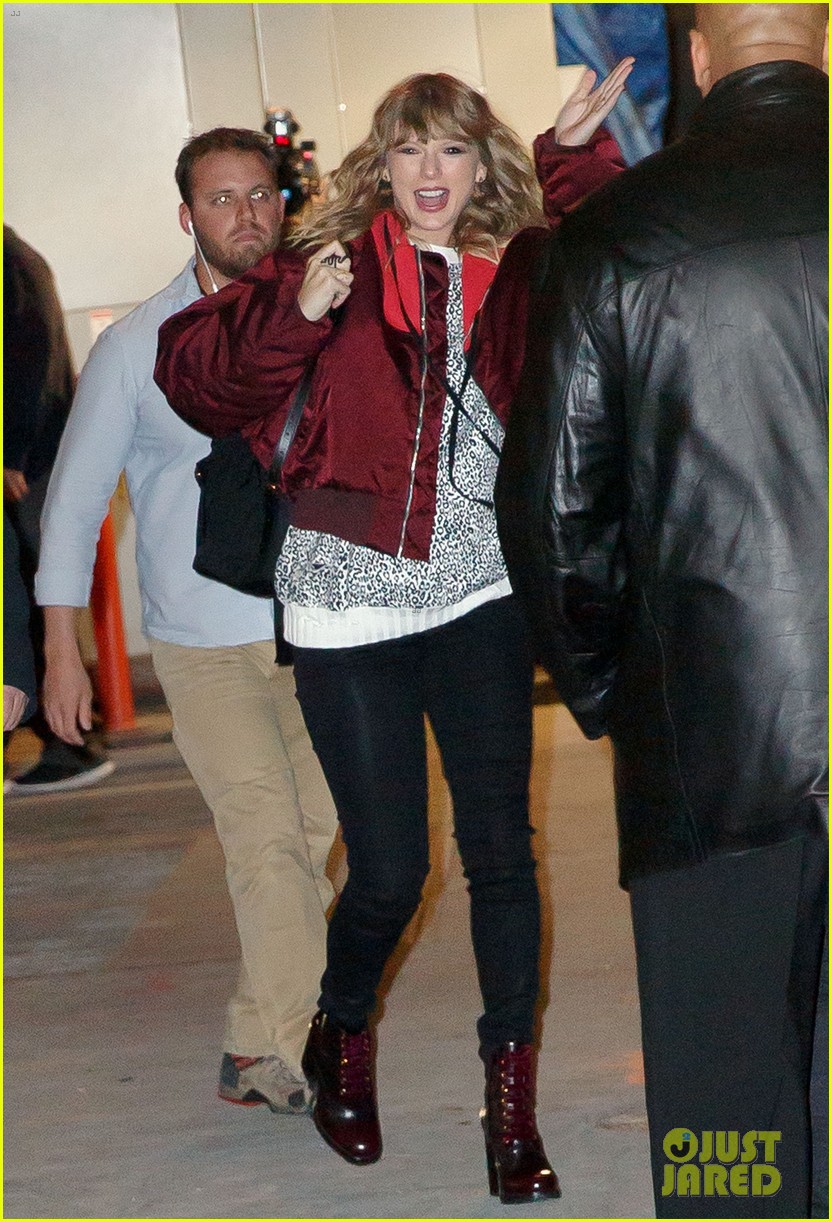 Taylor Swift gây ngỡ ngàng với thân hình phát tướng, hông nở đùi to trên phố