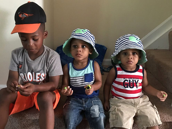 Chồng ngất xỉu khi biết vợ mang thai ba vì trước đó đã sinh đôi