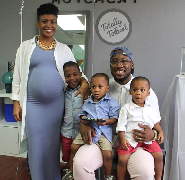 Chồng ngất xỉu khi biết vợ mang thai ba vì trước đó đã sinh đôi