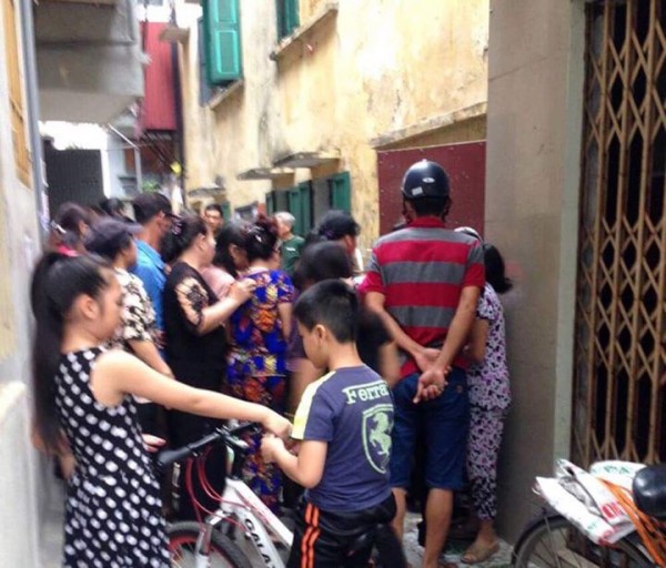 Hải Phòng: Đưa con đi học, người phụ nữ bất ngờ phát hiện thi thể bé trai sơ sinh nặng 4kg cạnh đống rác