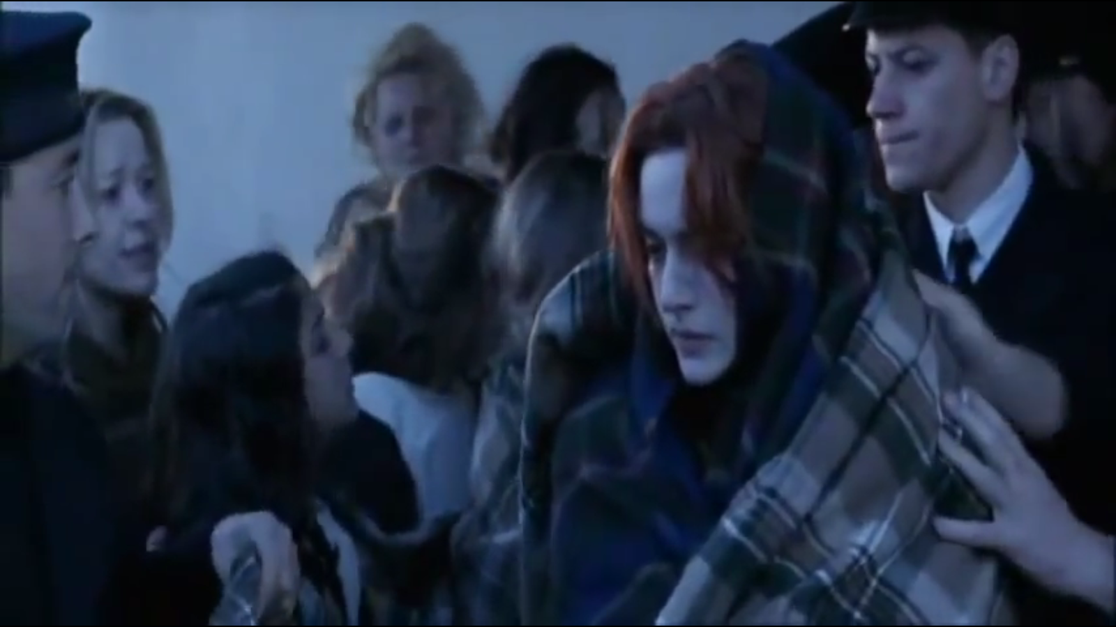 Sau 20 năm, siêu phẩm Titanic một lần nữa ám ảnh người xem khi tung ra đoạn phim bị cắt đầy bi thương