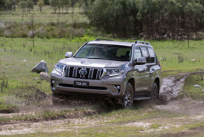 Toyota Land Cruiser Prado 2018 - giá giảm, thêm nhiều cải tiến