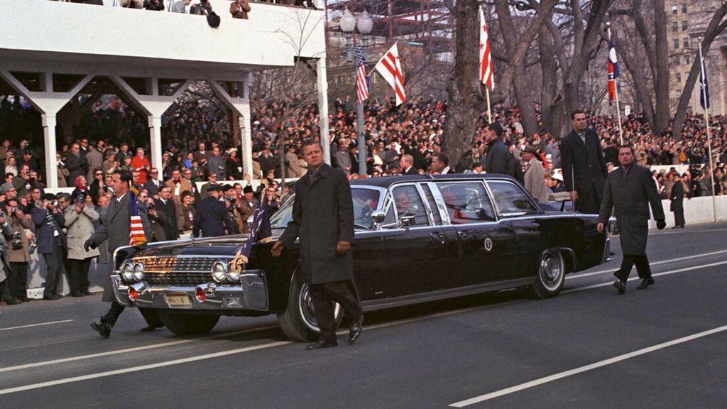 Chuyện chưa kể về dàn xe hộ tống Tổng thống Trump ở Việt Nam