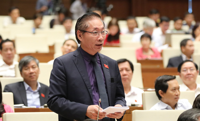 Buôn lậu: Ngân sách phần đội nón ra đi, phần chảy vào túi cán bộ