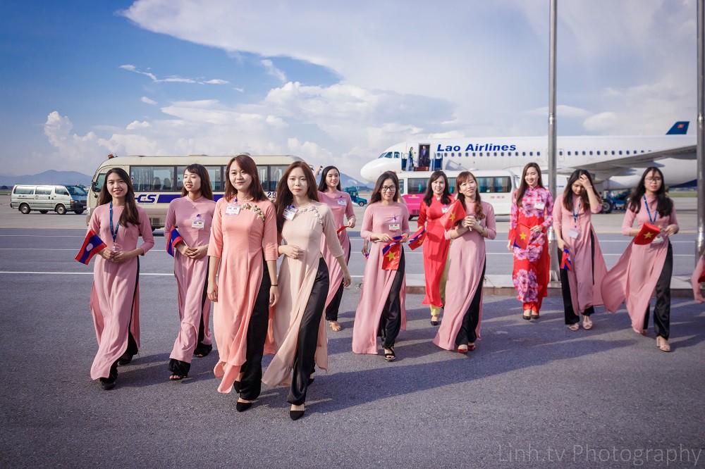 Câu lạc bộ của những cô gái nổi tiếng nhờ xuất hiện cạnh Tổng thống Mỹ, tỷ phú châu Á