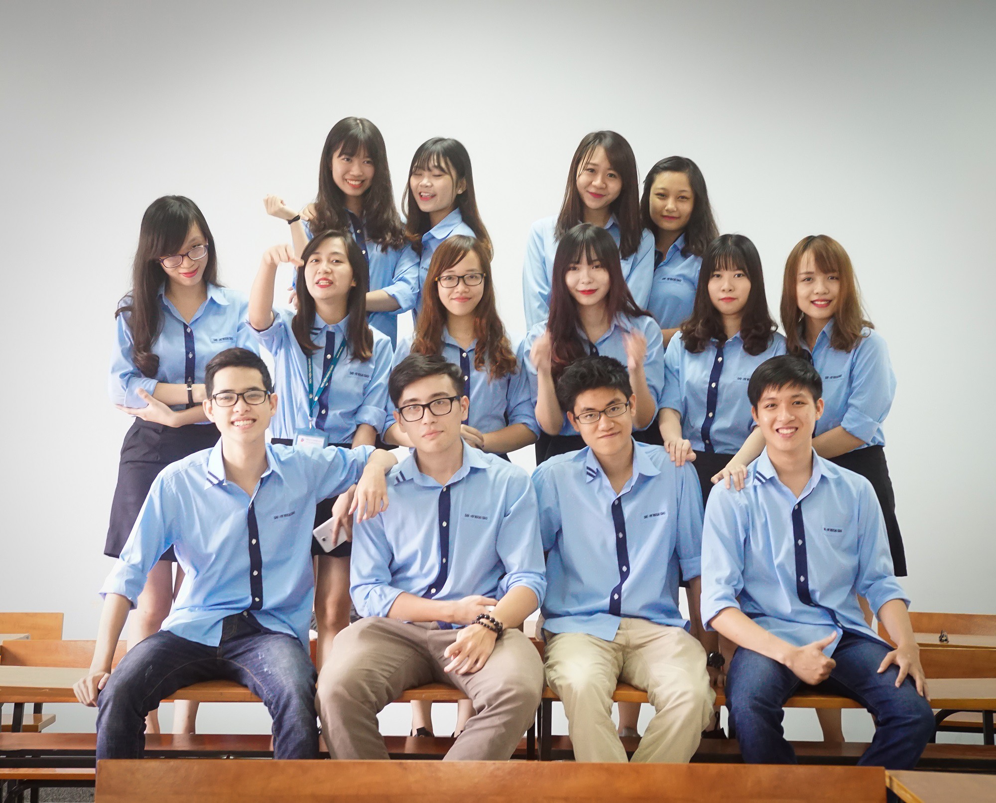 Câu lạc bộ của những cô gái nổi tiếng nhờ xuất hiện cạnh Tổng thống Mỹ, tỷ phú châu Á