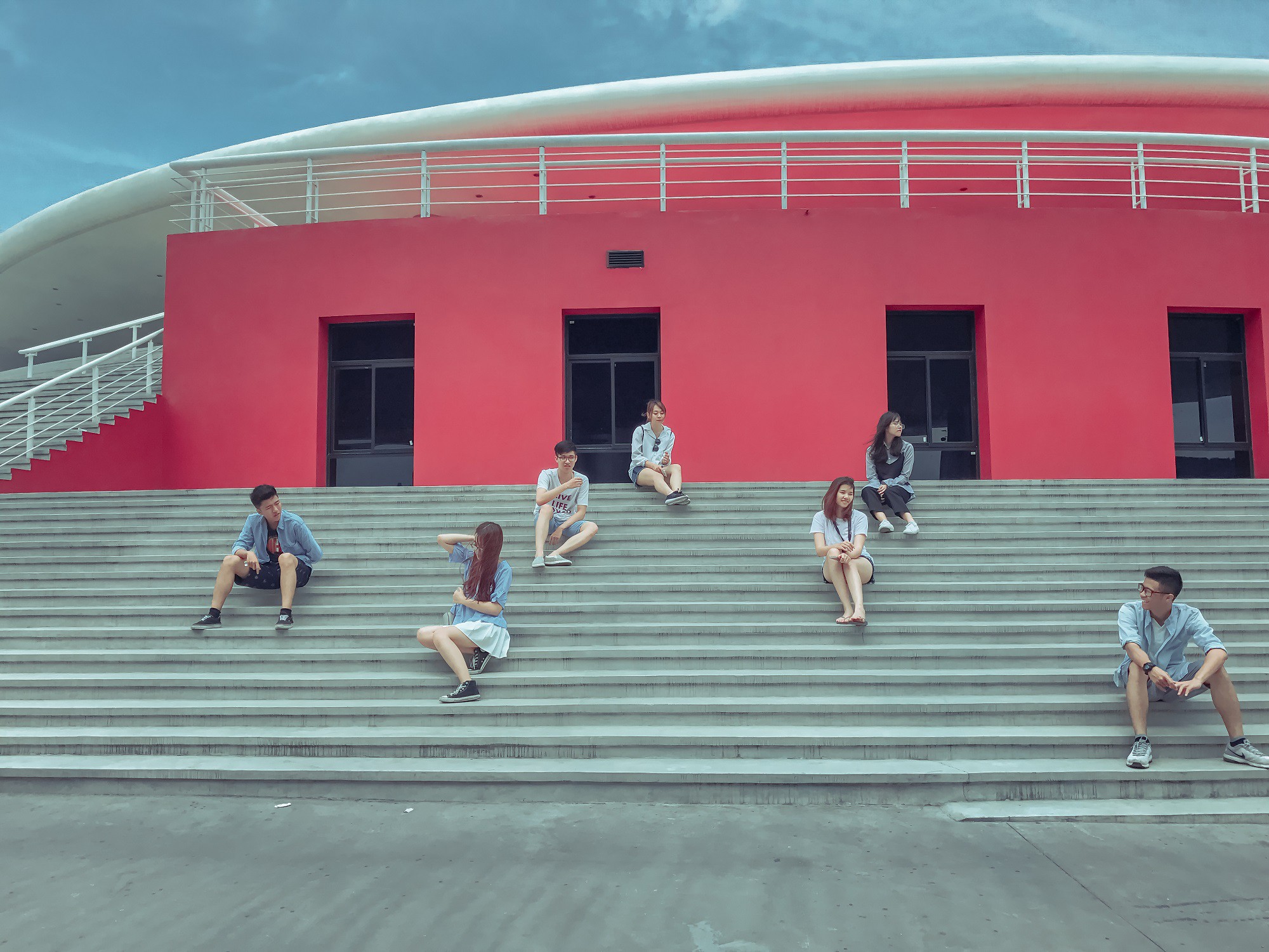 Câu lạc bộ của những cô gái nổi tiếng nhờ xuất hiện cạnh Tổng thống Mỹ, tỷ phú châu Á