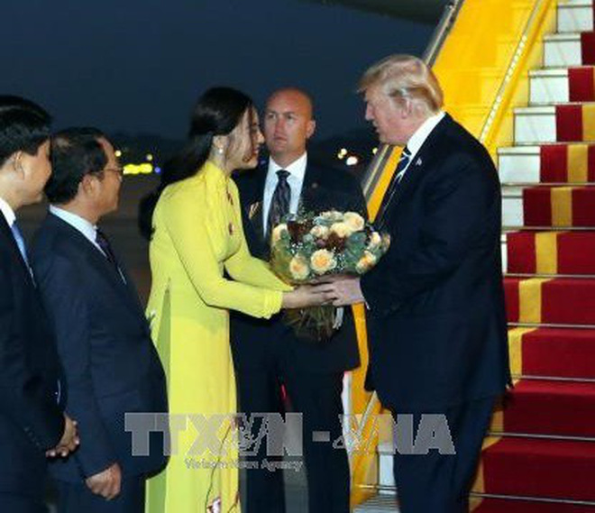 Câu lạc bộ của những cô gái nổi tiếng nhờ xuất hiện cạnh Tổng thống Mỹ, tỷ phú châu Á Câu lạc bộ của những cô gái nổi tiếng nhờ xuất hiện cạnh Tổng thống Mỹ, tỷ phú châu Á