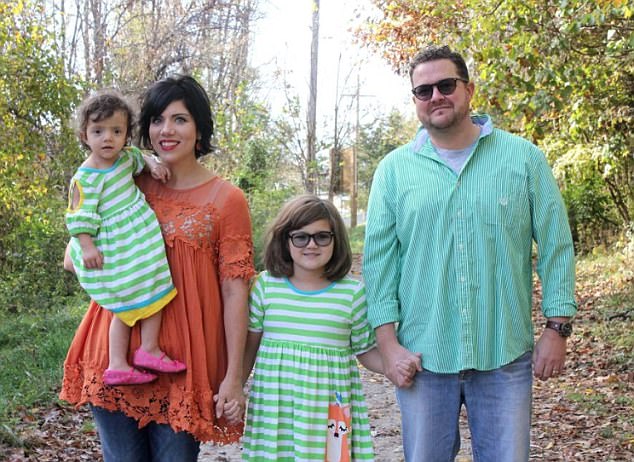 Đứa trẻ thoát chết sau ca phá thai 20 năm lặn lội tìm mẹ